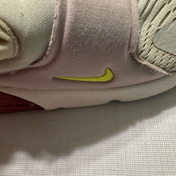 Nike AirMax 270 Girls Size 10C  Fast Shipping ! - Picture 7 of 16
